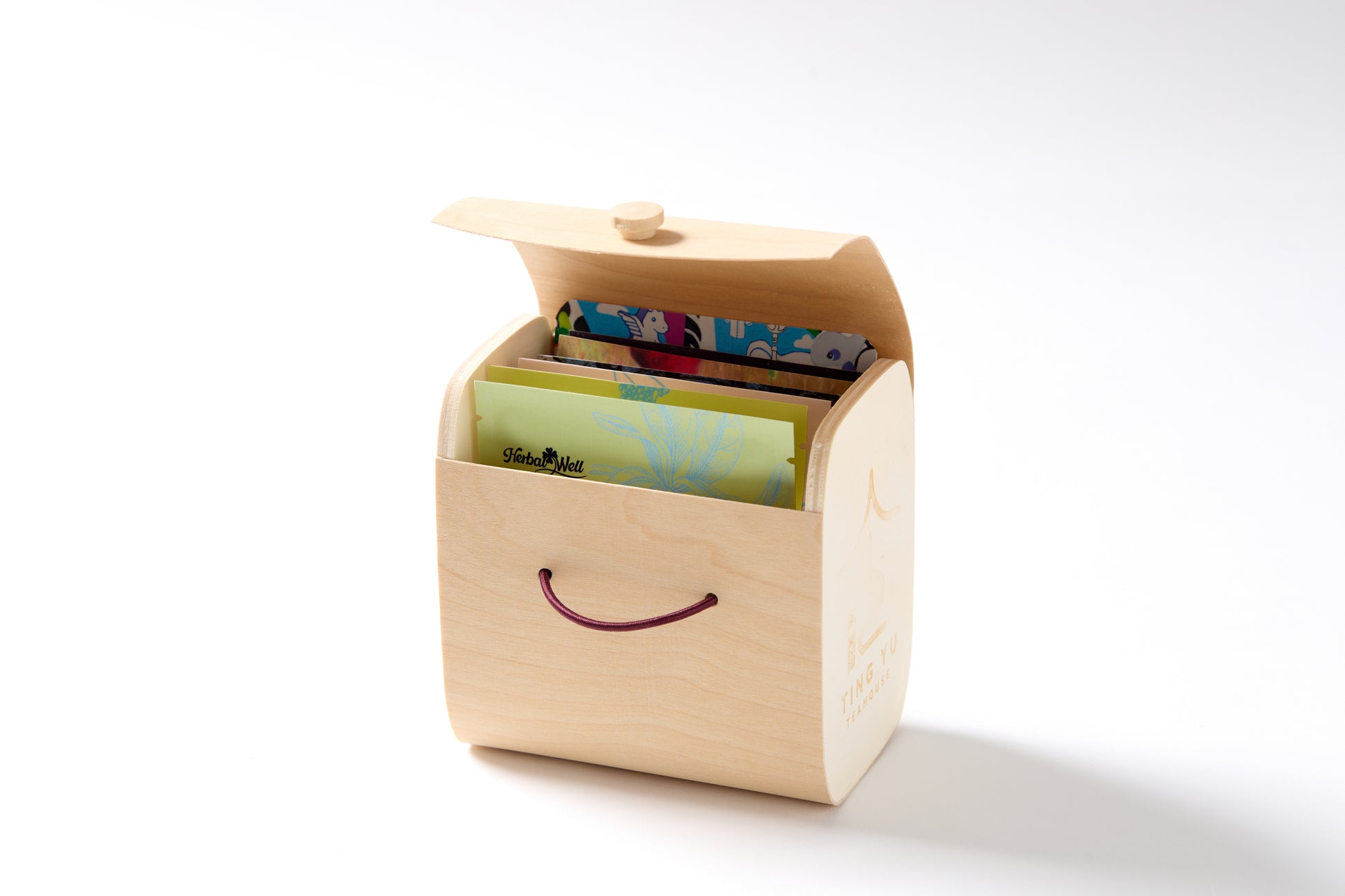 Wooden tea discovery gift box with 7 tea sachets from Tingyu Teahouse and HerbalWell